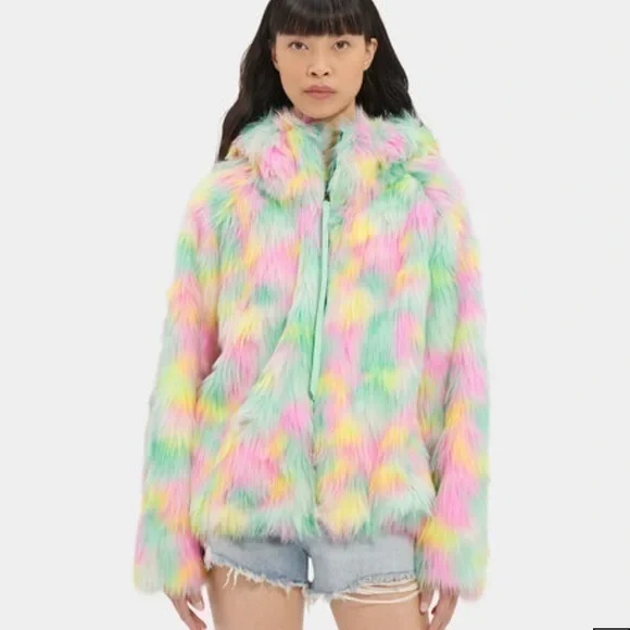 UGG WOMEN’S CLOVE FAUX FUR JACKET IN LEMON LIME AURA - Picture 1 of 6
